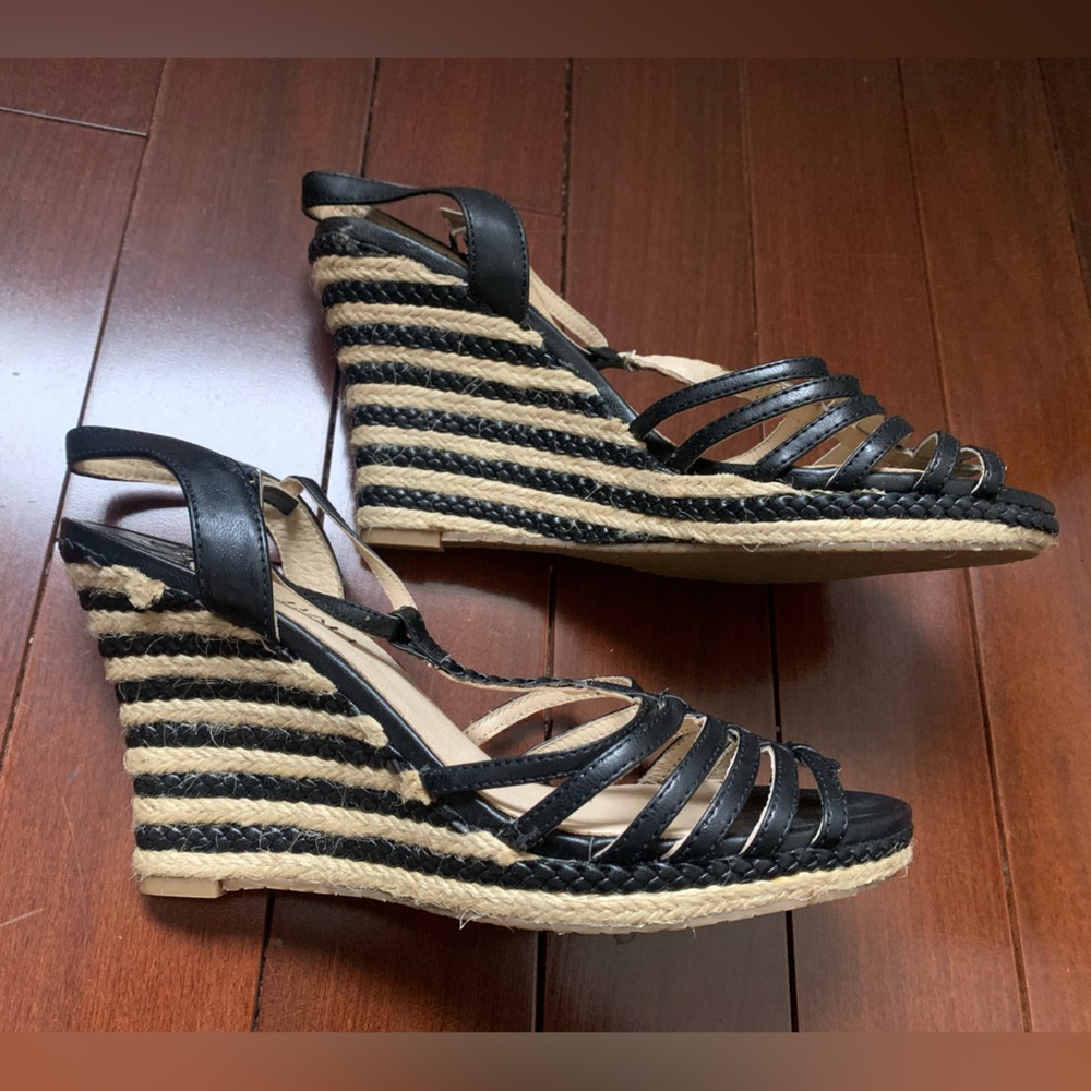 Michael Kors black & white strappy wedge size 6 1/2